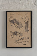 Kép betöltése a galériamegjelenítőbe: Foci cipő, vintage stílusú poszter
